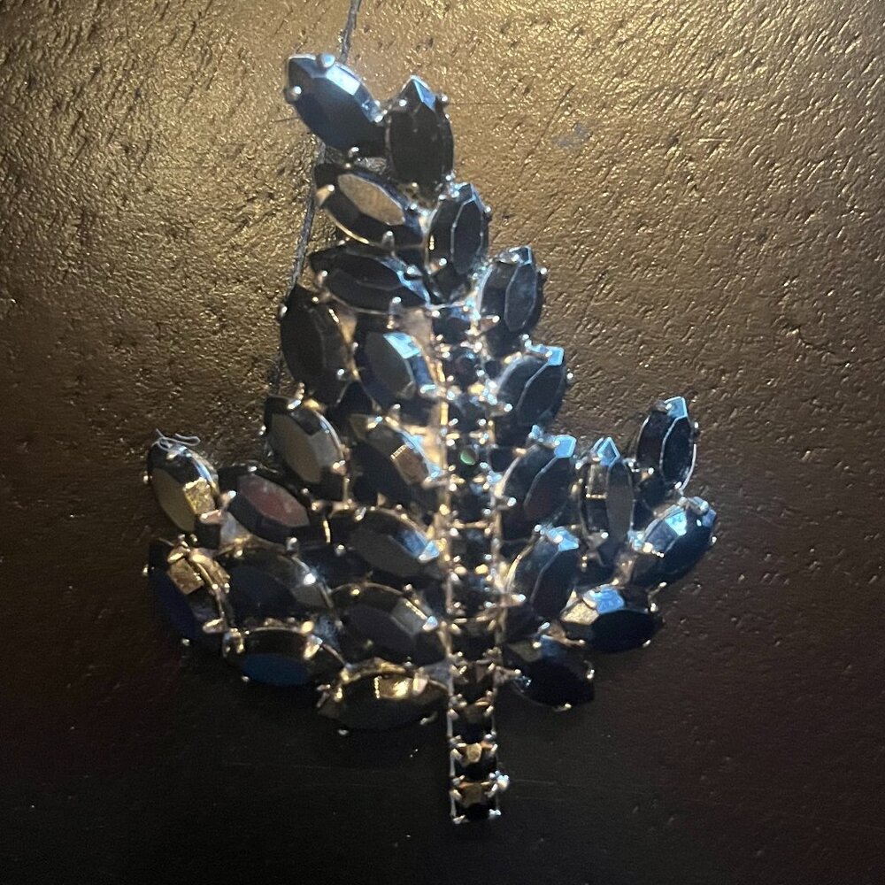 Vintage Silver Tone Prong Set Black Rhinestone Leaf Brooch